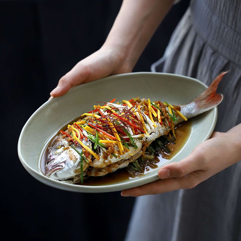 쫄깃한 식감과 담백한 맛이 일품인 도미를 즐겨보세요.