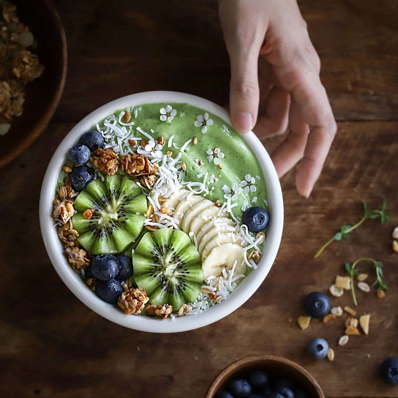 알맞은 그릇에 담고, 토핑 재료를 보기 좋게 올린 후 메이플 시럽을 뿌려 즐겨주세요.
(토핑 재료는 다양하게 추가해 즐기셔도 좋답니다)