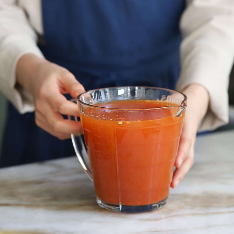 육수 재료는 모두 섞어주세요.
(tip. 육수 재료는 섞은 후 냉동실에 넣어 살얼음처럼 만들어 드시면 더욱 시원하게 즐기실 수 있어요)