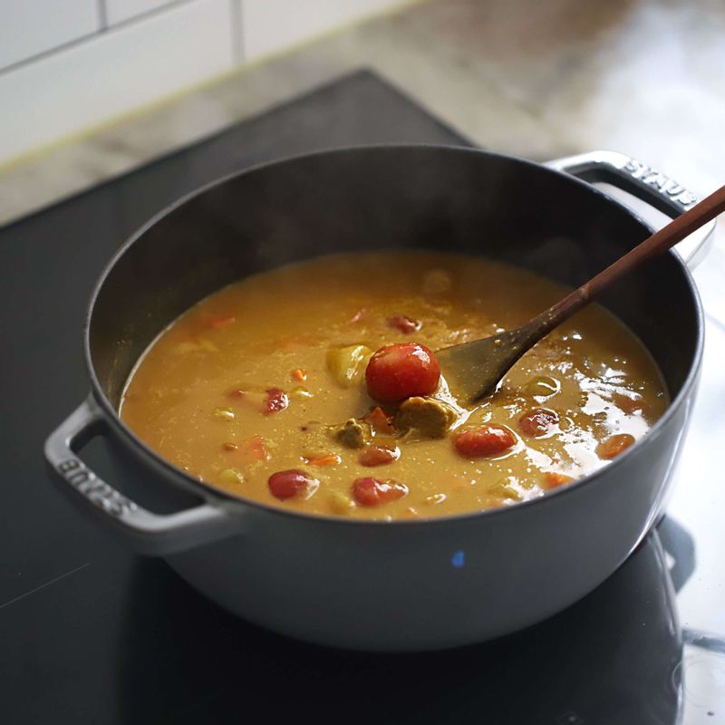 마지막에 방울토마토를 넣고 2분간 끓여주세요.