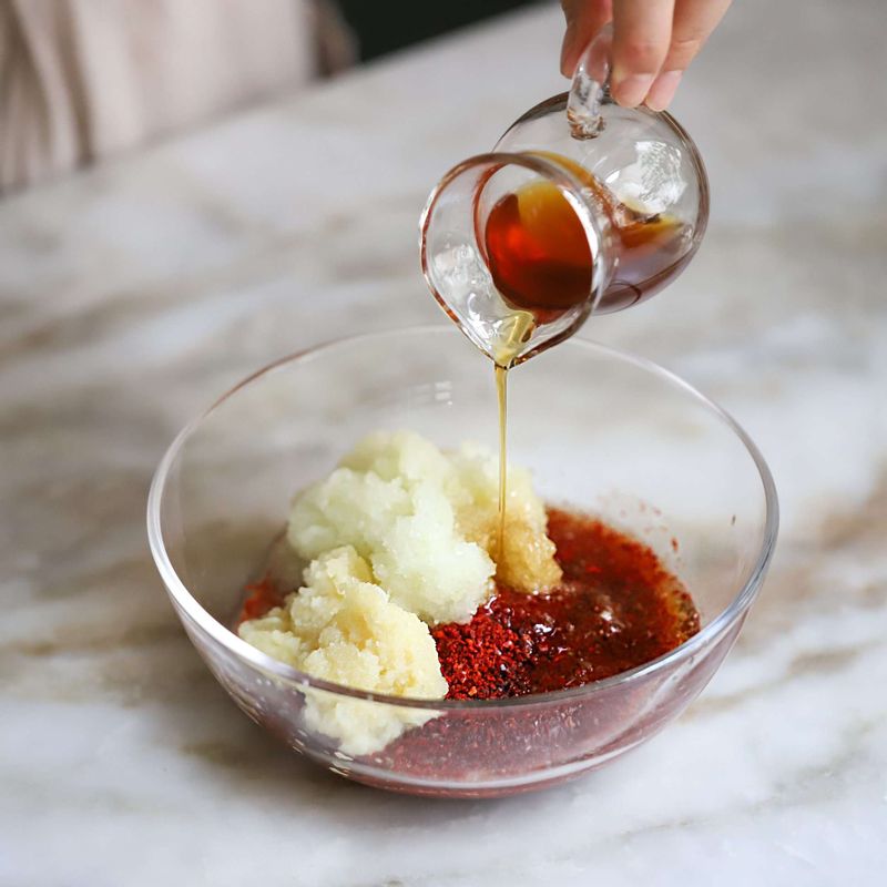 양념재료를 볼에 넣어 잘 섞어주세요.