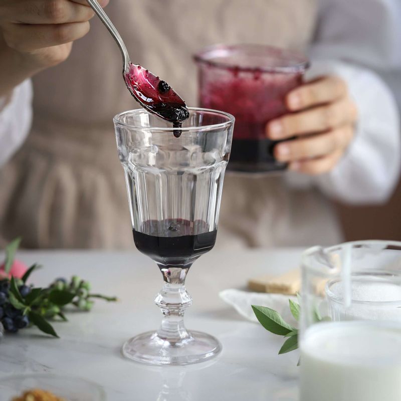 잔에 미국야생블루베리 콤포트 2큰술 - 요거트 - 그래놀라 순서로 층층이 담아주세요.