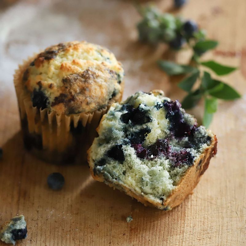 우유나 커피, 차와 곁들여 즐겨주시면 더욱 맛있어요.