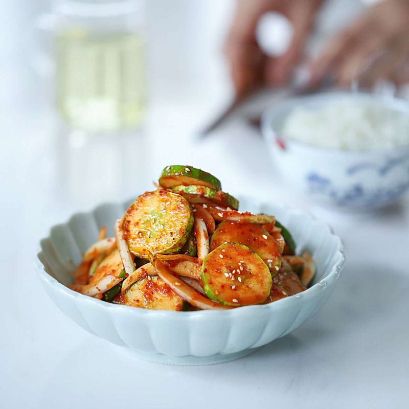 마지막에 통깨와 참기름을 넣어 마무리해주세요.