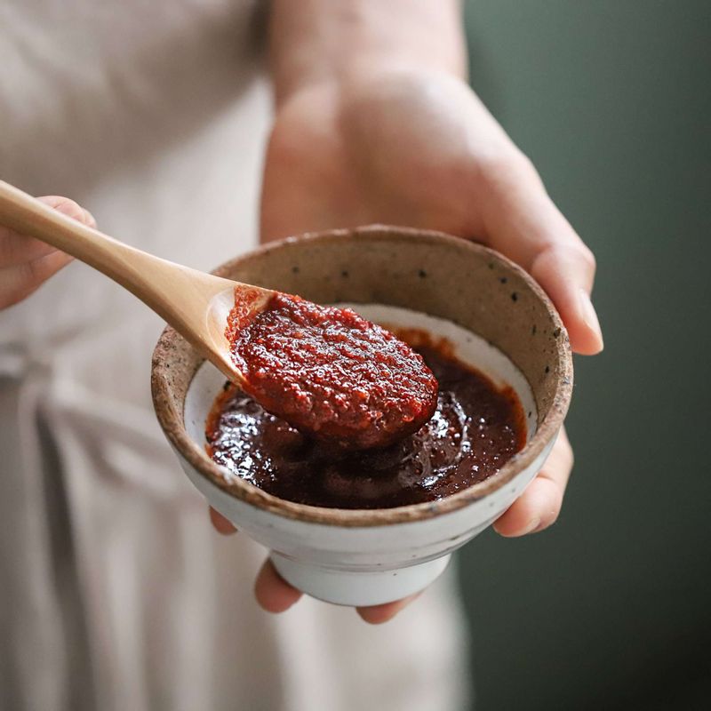 볼에 양념재료를 모두 섞어주세요.