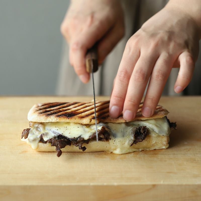먹기 좋게 잘라서 맛있게 즐겨주세요.