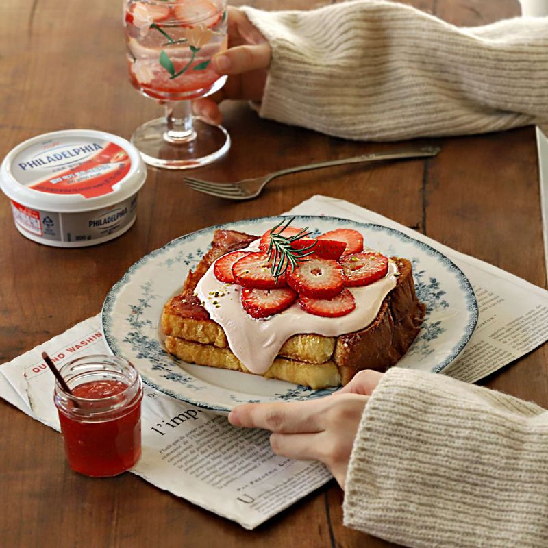 딸기 크림치즈 오픈 토스트