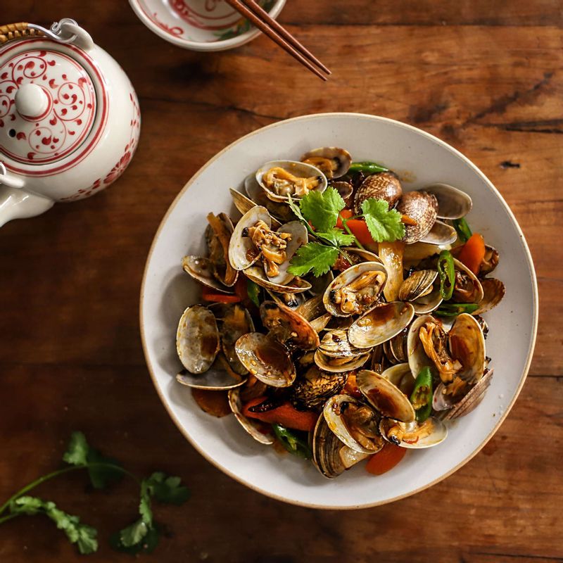 고수(생략가능)를 올려 마무리한 후 맛있게 즐겨주세요.