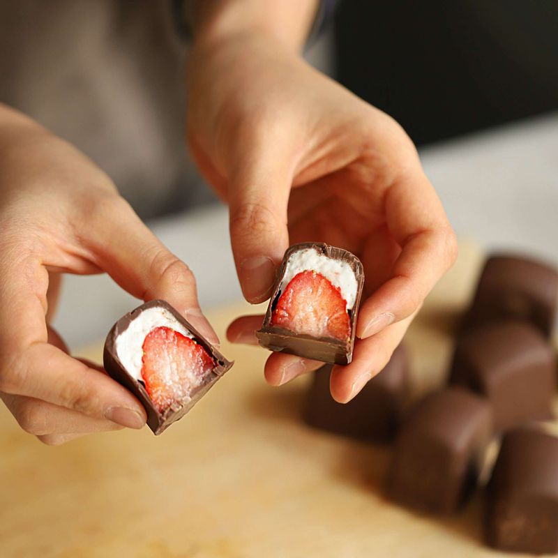 얼음틀에서 꺼낸 후 적당한 크기로 잘라 맛있게즐겨주세요.