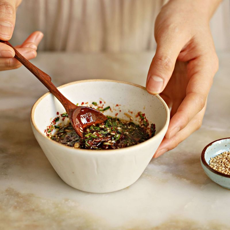 양념장 재료들을 모두 섞어주세요.