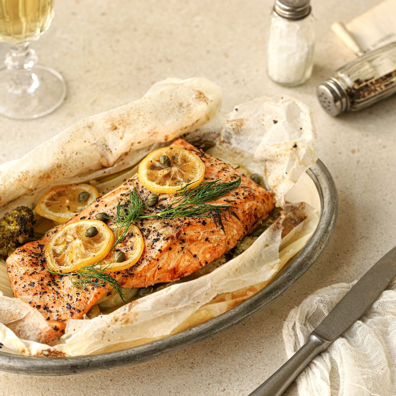 연어와 야채를 함께 곁들여 맛있게 즐겨주세요.