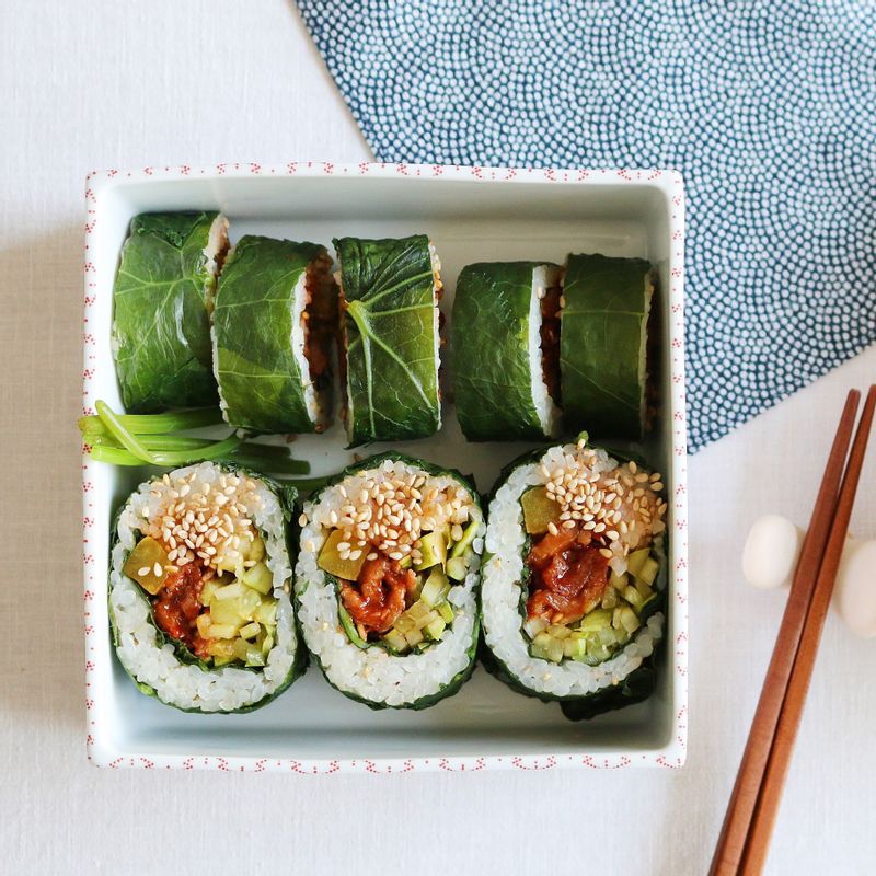 그릇에 가지런히 담아 마무리 해줍니다.