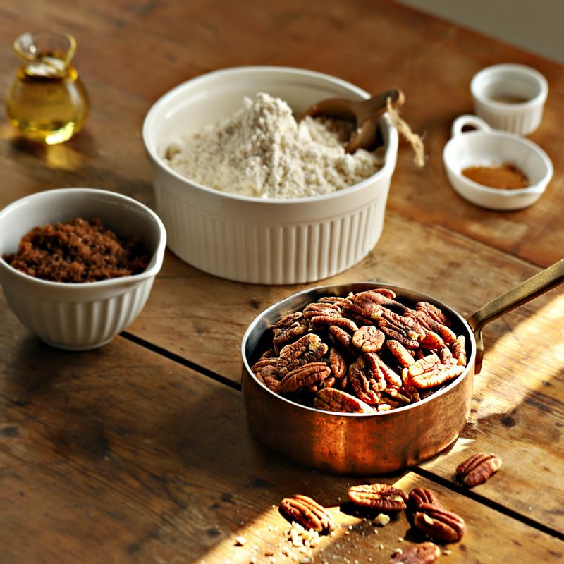 미국 피칸 씨앗호떡을 위한 재료 이미지로 호떡 믹스,따듯한 물,이스트,식용유 등으로 구성 되어있습니다.