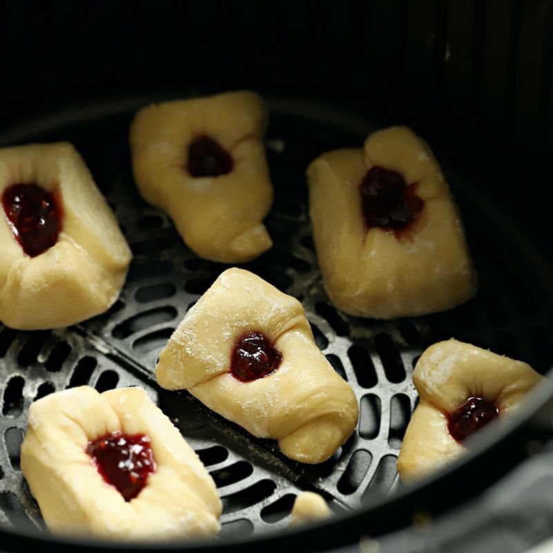 에어프라이기에 170도로 10분간 구워 맛있게 즐겨주세요.