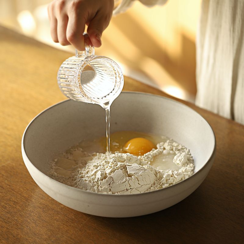 볼에 전 반죽 재료를 넣고 섞은 후 매생이를 넣어 섞어주세요.