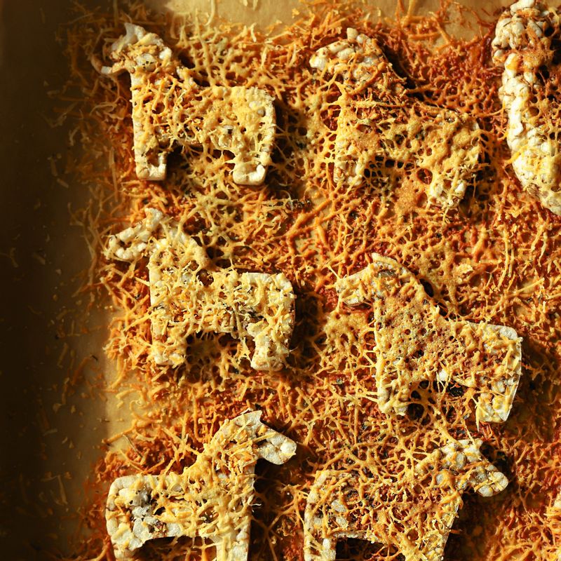 180도로 예열한 오븐에 넣고 10분간 구워주세요.