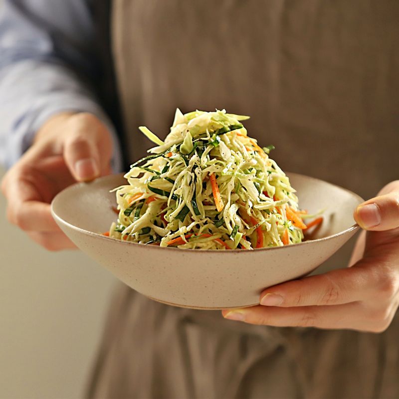 접시에 담아 맛있게 즐겨주세요.