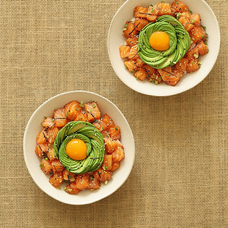 김 가루를 뿌린 후 골고루 섞어 맛있게 즐겨주세요.
(기호에 따라 어린잎채소, 오이, 양파 등을 추가로 넣어 만들어 드셔도 맛있게 드실 수 있답니다.)