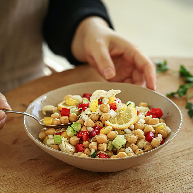 그릇에 담아 맛있게 즐겨주세요. 
(용기에 담아 냉장고에서 반나절 숙성해서 먹어도 좋아요)