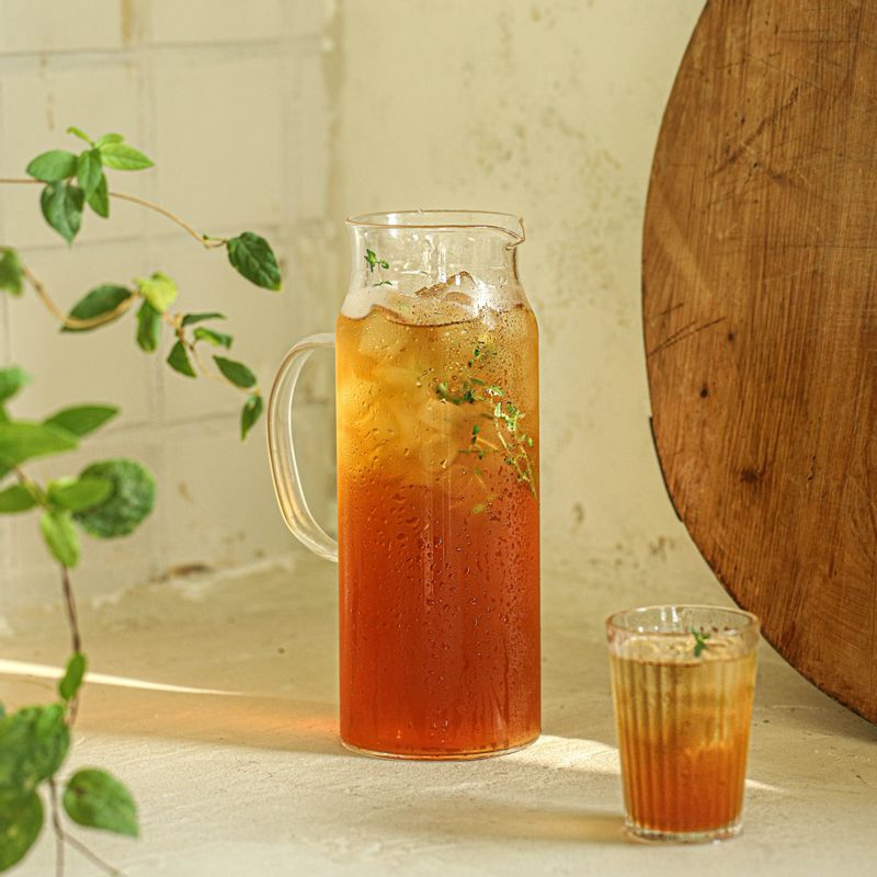 체에 거즈를 깔고 스코비를 건져내어 콤부차 7 : 물 3의 비율로 건강하게 즐겨주세요.
(딸기, 귤, 오렌지등의 과일을 갈아 1:9 (과일 : 콤부차)정도 비율로 콤부차와 섞어 병에 담아 1-2일 실온 보관하면 과일 콤부차로 드실 수 있어요.)