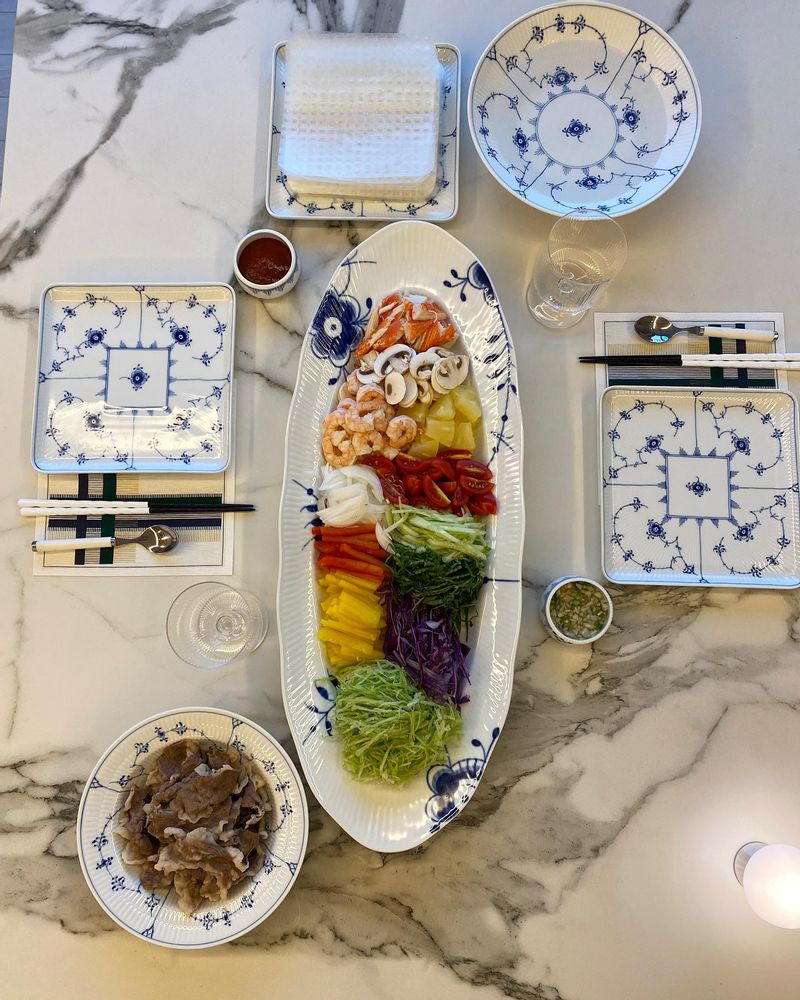 언제 먹어도 즐거운 월남쌈 여름에 먹으면 더 즐겁지요. 차돌박이를 샤브샤브해서 싸먹으면 굽는 것보다 더 건강하게 먹을 수 있답니다. 시원한 요리 월남쌈은 여름에 먹기 좋은 음식입니다. #월남쌈 #여름음식 #베트남요리 #샤브샤브 #차돌박이요리 #월남쌈레시피