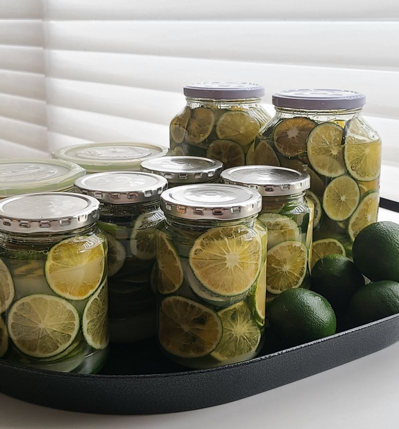 1년 중 8월에만 만날 수 있는 제주 풋귤로 청귤청 꼭 만드세요. 비타민A,C가 많아 면역력 증진에 좋고 레스피디딘 성분은 지방 흡수를 막아주고 혈관건강에도 좋습니다. #청귤청 #풋귤 #제주도청귤 #청귤 #청귤에이드 #풋귤청