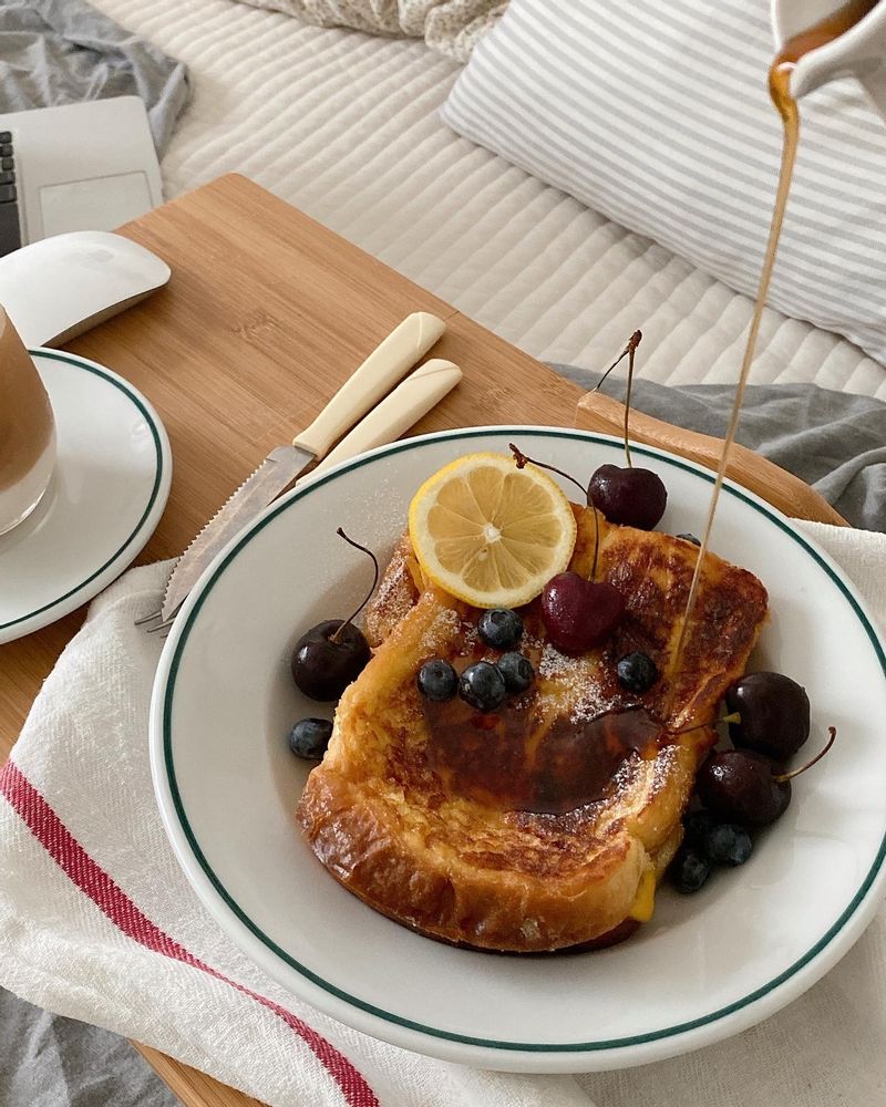 최애 음식인 프렌치토스트도, 예쁜 플레이트에 담아주면 더 맛있어 보여요! 음식을 돋보이게 해주는 폴바살 플레이트! #폴바살 #폴바살플레이트 #플레이트 #브런치 #홈브런치 #프렌치토스트