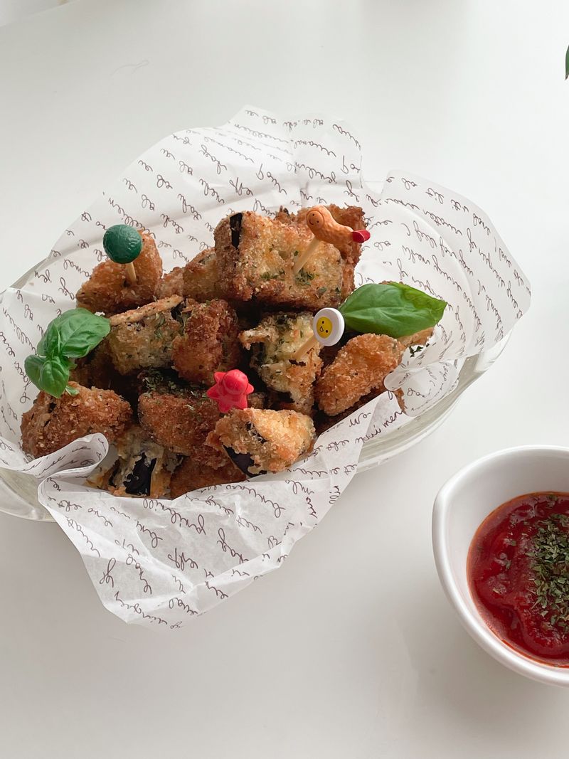 간단하면서 어떤 소스를 찍어 먹어도 잘 어울려요!  #가지요리 #쉬운요리 #냉털요리 #가지튀김 #가지 #비건레시피 #튀김