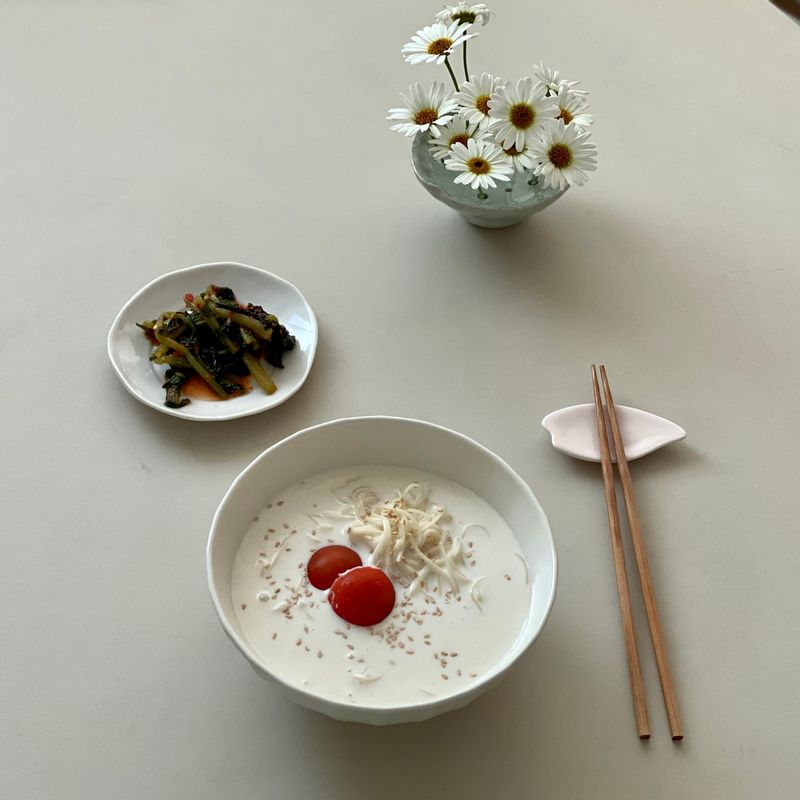 진한 콩물에 국수를 말아서 시원한 콩국수 한끼 어떠신가요?  #콩국수 #건강한한끼 #여름철별미 #면요리 #국수 #콩국물