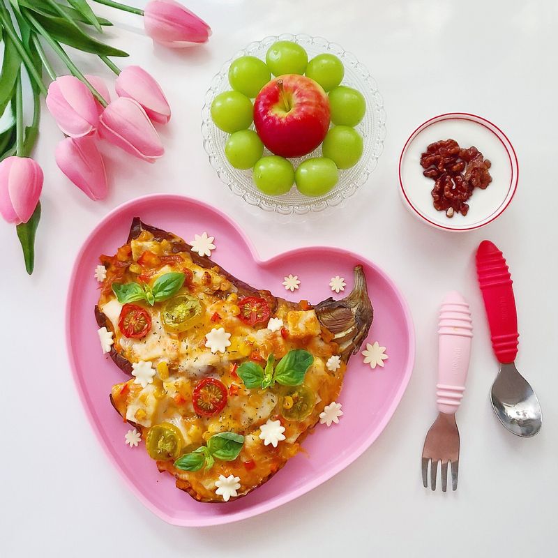 맛있는 가지 길게 쓱쓱 잘라 로제소스 바르고 야채랑 순살 가자미 올려 건강한 가지피자를 만들었어요. 아이 유아식으로도 간단한 홈브런치로도 좋은메뉴랍니다. #감성키친템 #홈카페 #가지피자 #홈브런치 #가지요리 #가지