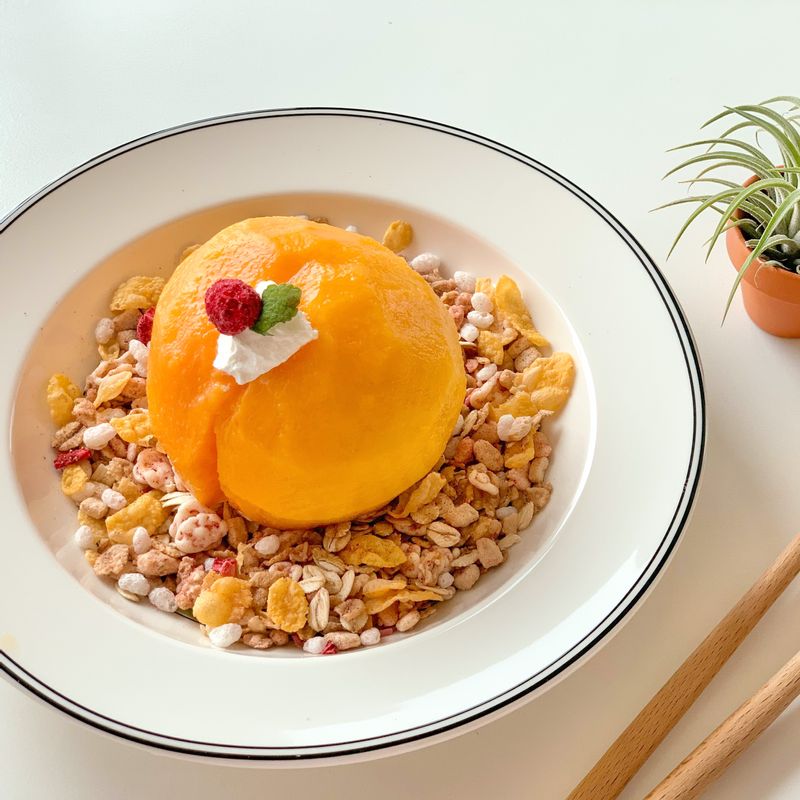 이름도 귀여운 요거피치! 달콤한 복숭아에 꾸덕한 그릭요거트, 그래놀라가 만나 다양한 식감과 맛이 너무 좋았어요.  #요거피치 #복숭아그릭요거트 #그릭모모 #그릭요거트 #황도 #복숭아