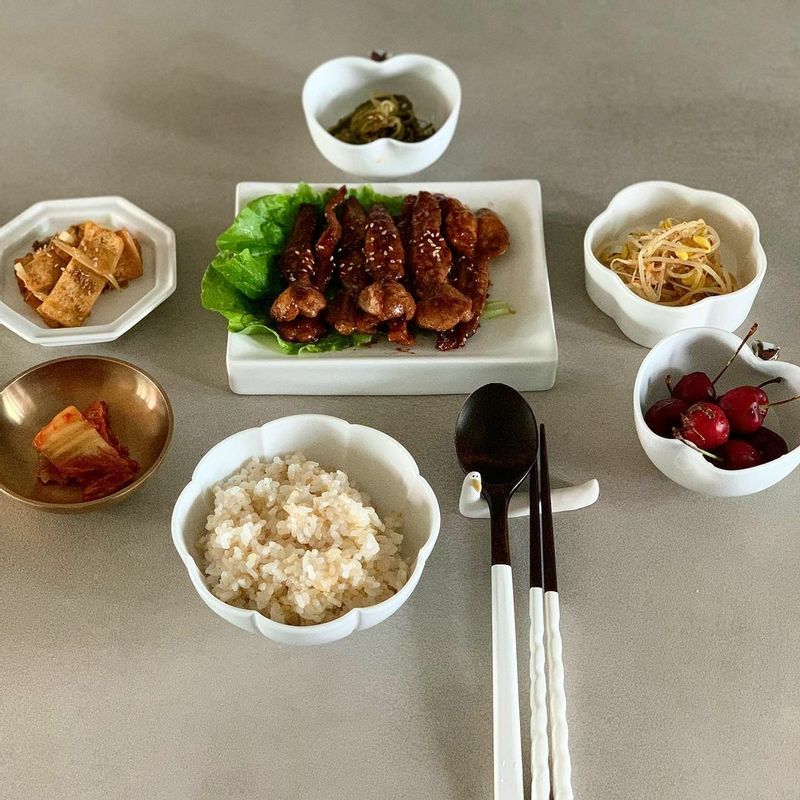 닭목살의 뼈를 발라 먹기 좋고 식감도 좋은! #닭목살 #닭고기 #닭고기양념구이 #집밥 #홈스토랑