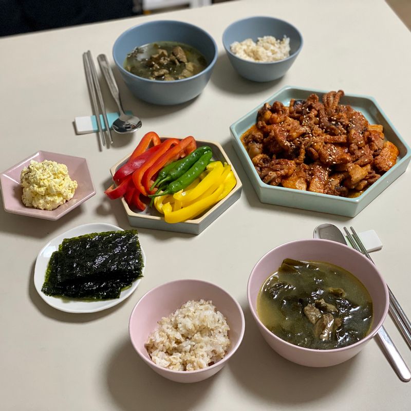 하남쭈꾸미 한팩에 삼겹살 넣어 
 여름철 입맛 돋우는 빨간맛 쭈삼 만들어봤어요!  #하남쭈꾸미 #쭈꾸미삼겹살 #쭈삼 #쭈꾸미