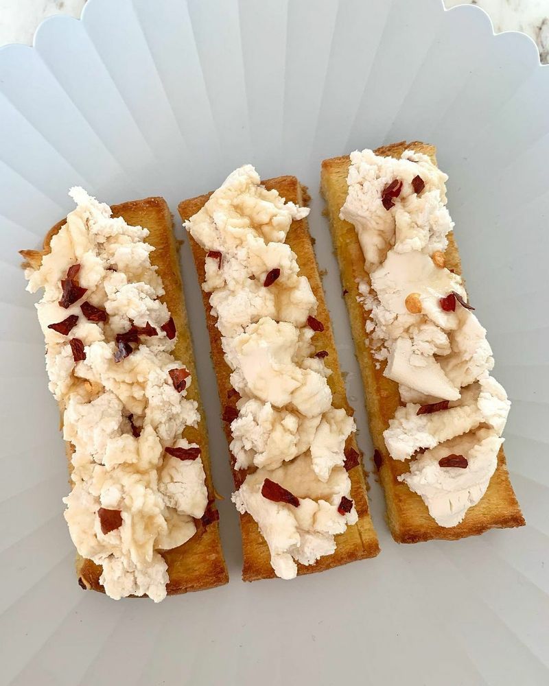 #커피스타그램 #티타임 #온더테이블 #홈카페 #로얄코펜하겐 #토스트 #리코타치즈