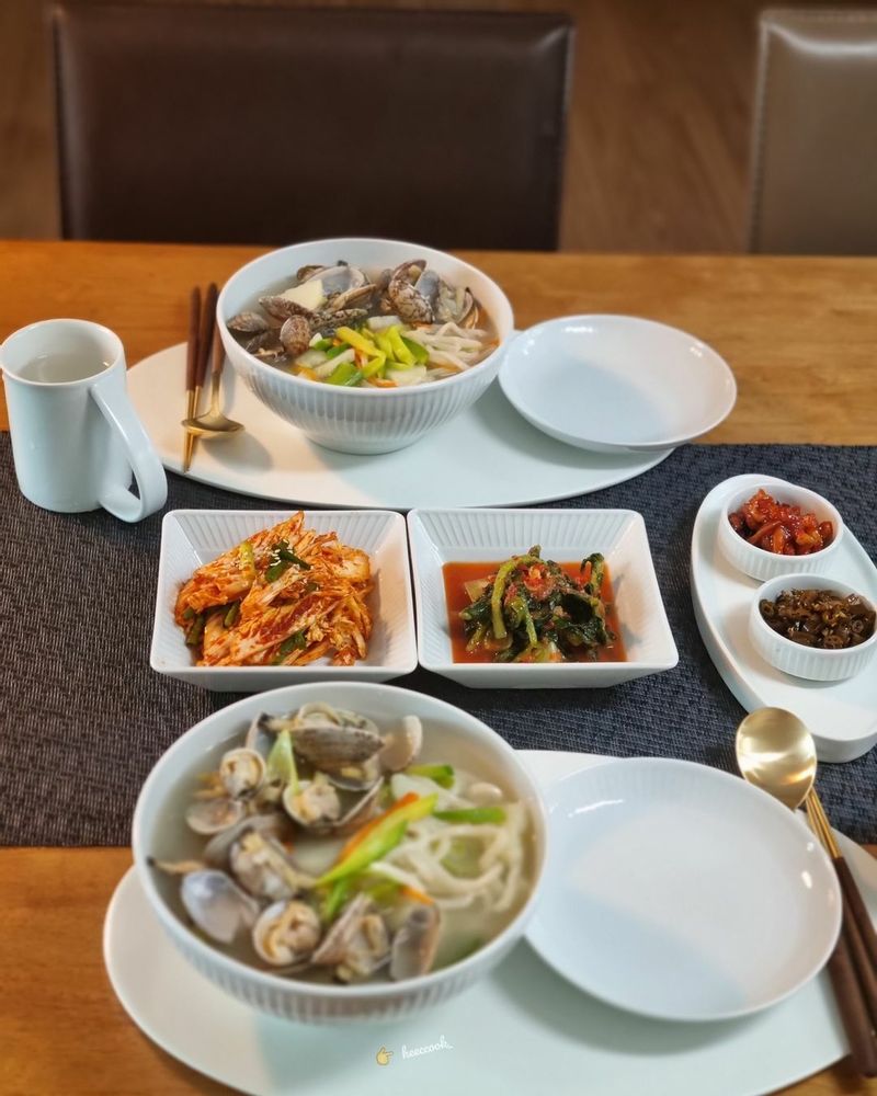 #바지락칼국수 #해물칼국수 #칼국수 #배추겉절이 #집밥