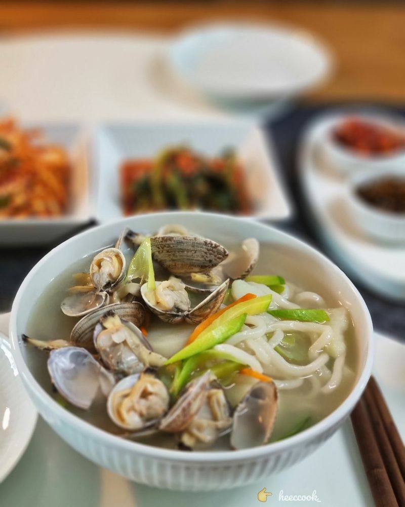 #바지락칼국수 #해물칼국수 #칼국수 #배추겉절이 #집밥