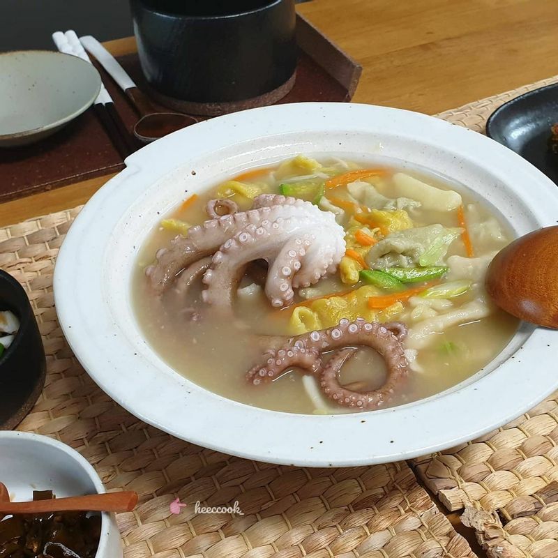 #낙지한마리수제비 #삼색수제비 #수제비 #고기전 #집밥