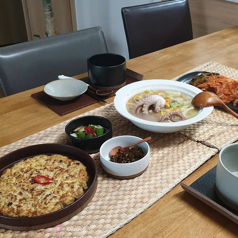 #낙지한마리수제비 #삼색수제비 #수제비 #고기전 #집밥