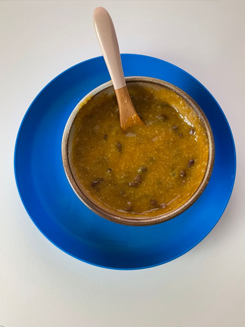 날씨가 쌀쌀해져서 그런지 뜨끈한 호박죽이 먹고 싶더라구요! 아침으로 먹으니 속도 든든하고 따뜻해져서 좋네요 😊 #호박죽 #팥호박죽 #호박요리 #호박범벅 #호박수프