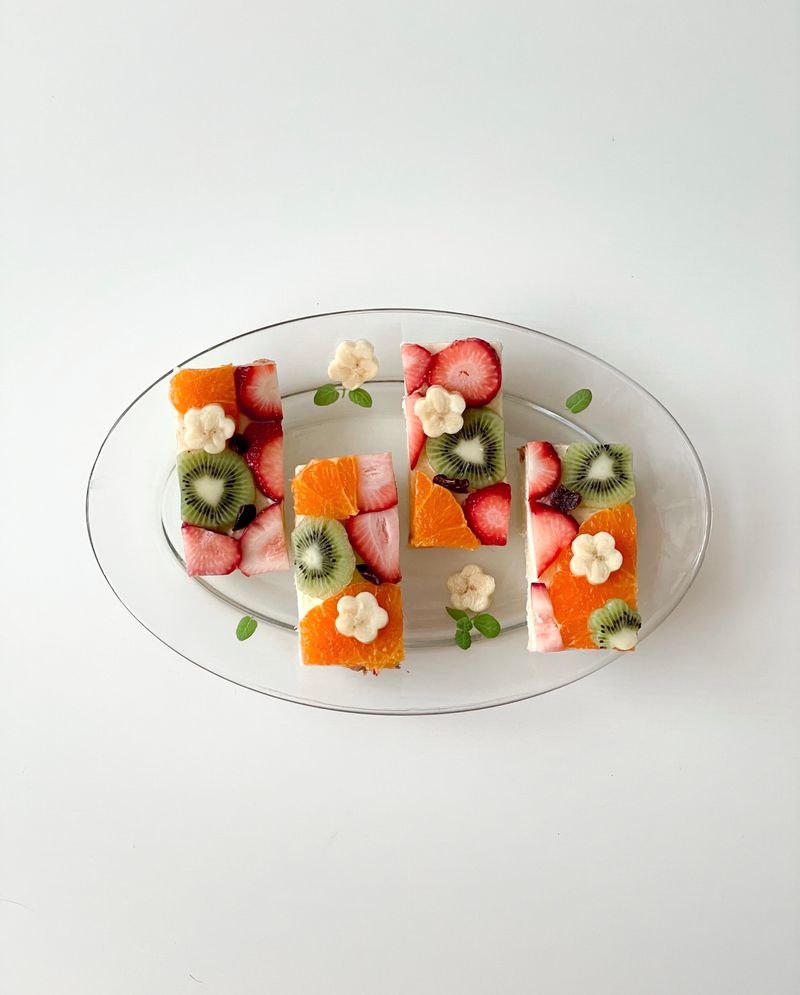 집에 과일을 꺼내서 예쁘게 오픈샌드위치로
 담아내면 손님들도 반할꺼예요  #과일오픈샌드위치 #오픈샌드위치 #샌드위치 #디저트 #집들이 #홈카페