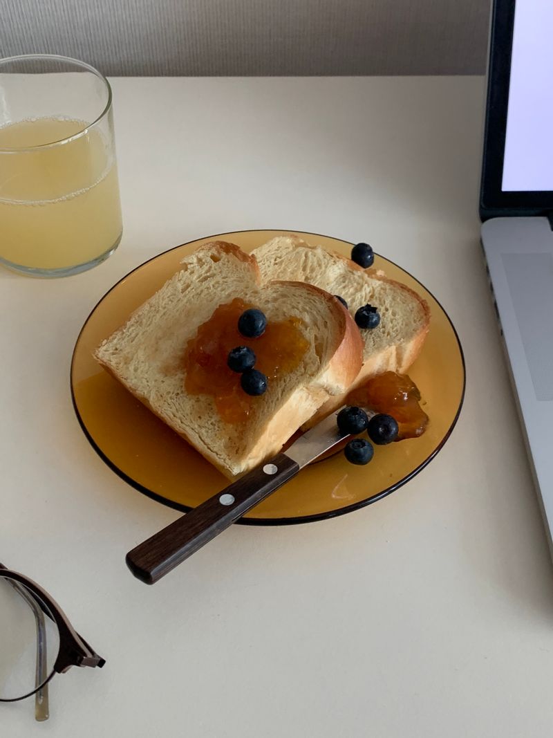 코로나로 인해 재택근무가 길어지면서 집에서 점심은 이렇게 간단하게 먹고 있답니다.💛 #듀라렉스 #토스트 #브런치 #홈카페