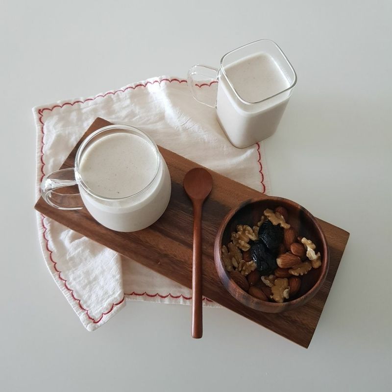 소스외 에도 견과류 등 담기도 좋고 다양한 용도로 사용가능해서 좋아요~ 피드 사진 찍기에도 감성 뿜뿜입니다~^^ #감성 #홈카페 #요거트