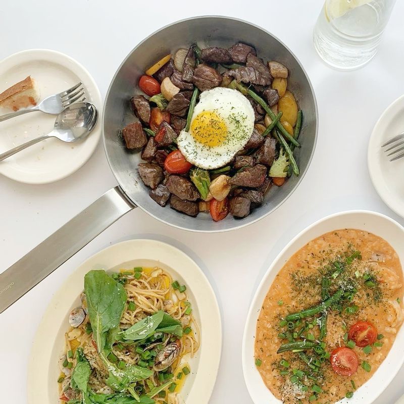 찹스테이크도 파스타도 리조또도 먹고싶을 땐 다 먹기🐽
맛있는 거 먹으면서 행복하게 살래요😉✨ #찹스테이크 #파스타 #리조또 #브런치