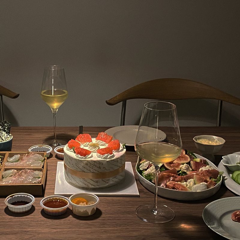 소중한 사람들과 함께한 시간🤍  #와인 #안주 #행복한시간 #프로슈토 #하몽 #무화과 #감성키친템