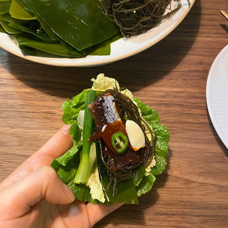 이렇게 야채도 푸짐하게 준다구요!!^^ 야무지게 쌈싸서 한입에 쏘옥