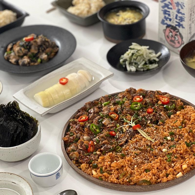불금엔 사케한잔!! 맛난 꼬막으로 비빔밥무쳐서 김에 싸먹으면 우리집이 엄지네포차 ㅋ 맛있는 주말 되세요~~ #꼬막비빔밥 #불금메뉴 #집밥 #홈외식 #술안주 #꼬막무침 #제철요리 #봄음식