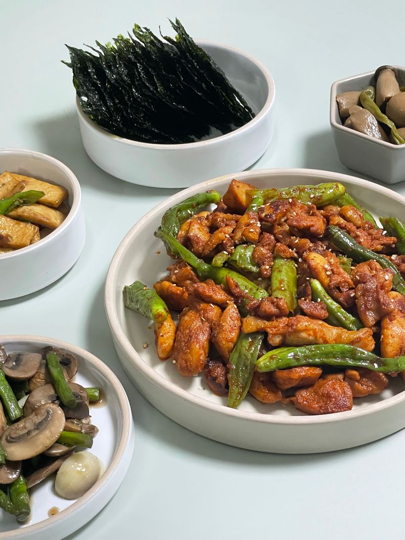 닭 목살 구이를 아시나요?  저는 처음 먹어봤는데 이렇게 맛있는 줄 알았다면 진작 냉동실을 채웠을거에요 🥲  #닭목살 #닭고기요리 #닭목살구이