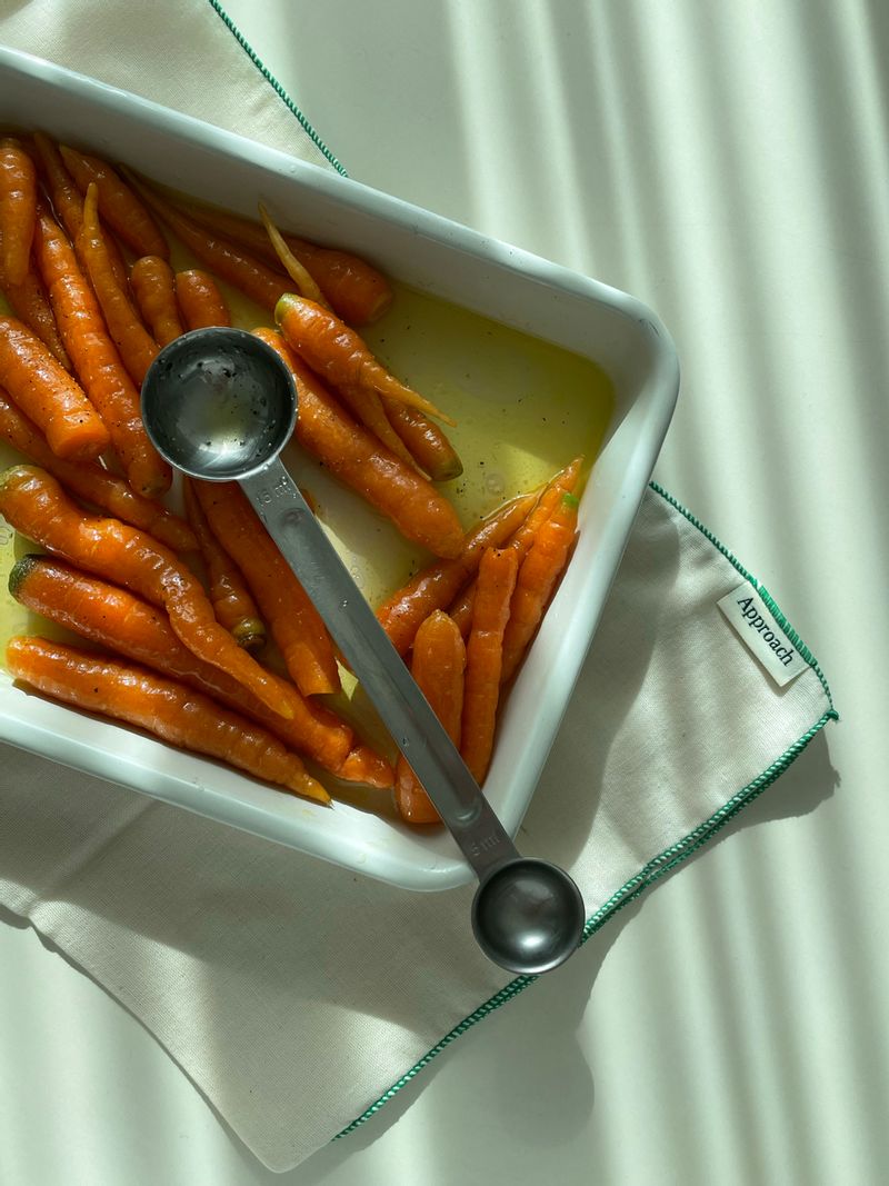 두 레시피를 잘 활용해서 절이니 라페보단 씹는 맛이 좋고 피클보단 덜 새콤한 맛좋은 곁들임 메뉴가 완성되었습니다!