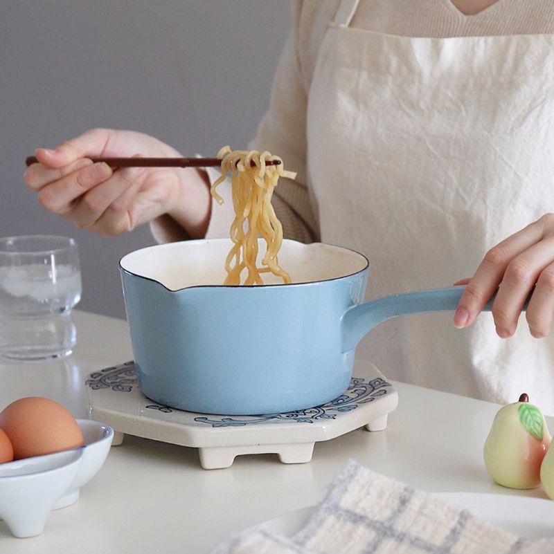 임신과 출산으로 라면을 한동안 멀리했는데, 이번 장마철에 다시 라면의 맛에 빠져버렸네요..☺️  #라면 #온더테이블 #징마철