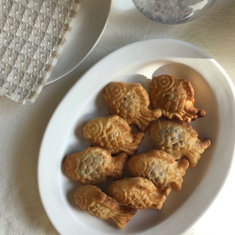 귀여운게 맛도 좋아요 :) 조카가 무척 좋아해서 집에 놀러올때마다 해준답니다☺️ #붕어빵 #미니붕어빵 #홈키페